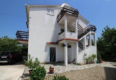 刻羅地亞妮卡公寓 - 有停車場