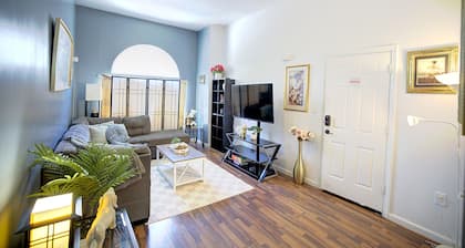 Regal Residence Kng Suite 2k SqFt w/Free St Prk