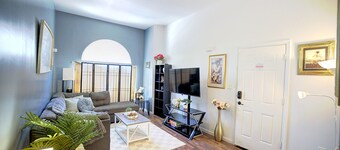 Regal Residence Kng Suite 2k SqFt w/Free St Prk