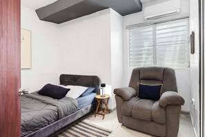 2 bedrooms, iron/ironing board, WiFi, bed sheets - 2BR Unit Sleeps 6 (San Juan)