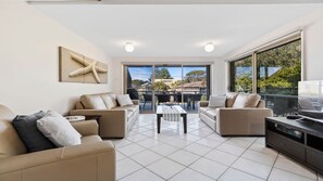 TV - 2/9 Bennett Street Hawks Nest (HAWKS NEST)