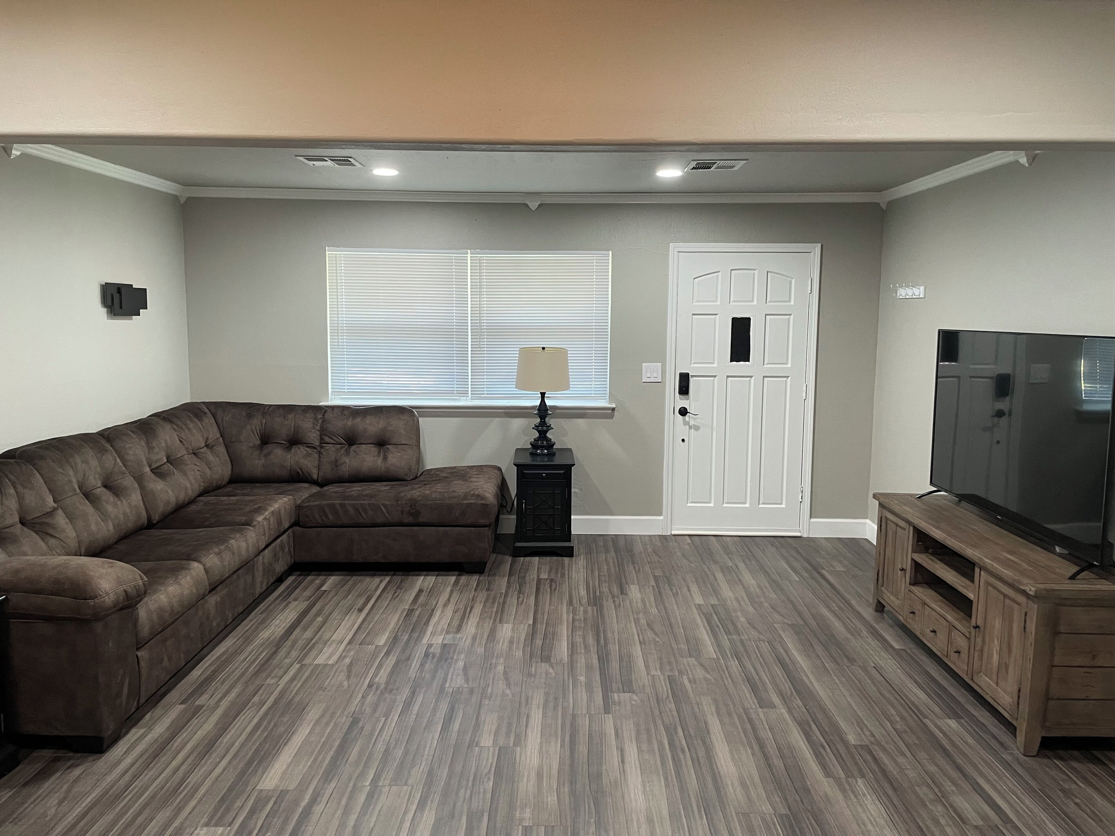 Close to the airport! Recharge at our family friendly home in Mustang!