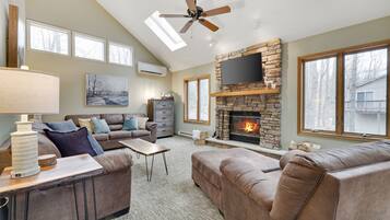 Smart TV, fireplace, video games, table tennis