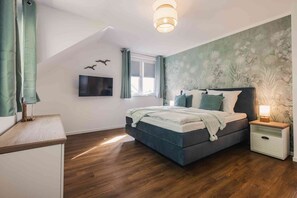 Unclassified image, 5 of 31, button