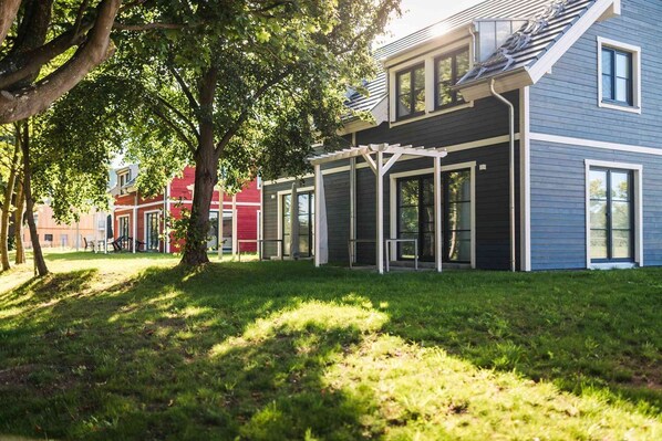 Unclassified image, 1 of 31, button