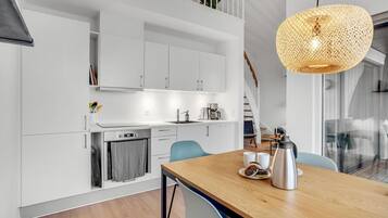 Fridge, dishwasher, coffee/tea maker