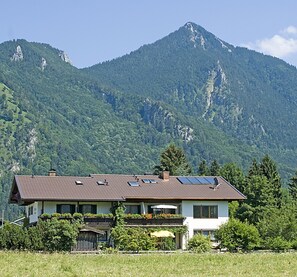 Exterior - Fewo Nr. 2 Specht 1 bis 2 Personen, 45 qm, Wohnschlafraum, Du/wc, Balkon, Wlan, 2. Stock (Marquartstein)