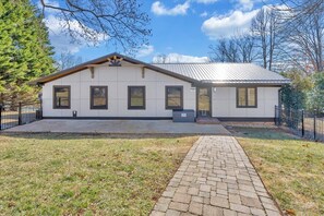 Exterior - 7BR/5BA SML Lakefront – Walk to Private Dock w/ Boat Lifts, Fire Pit & Views! (Wirtz)