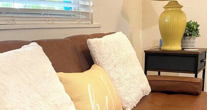 4Mi Downtown, Near Airport & Major Attractions, The Green House Unit A