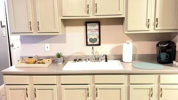 Blender, cookware/dishes/utensils