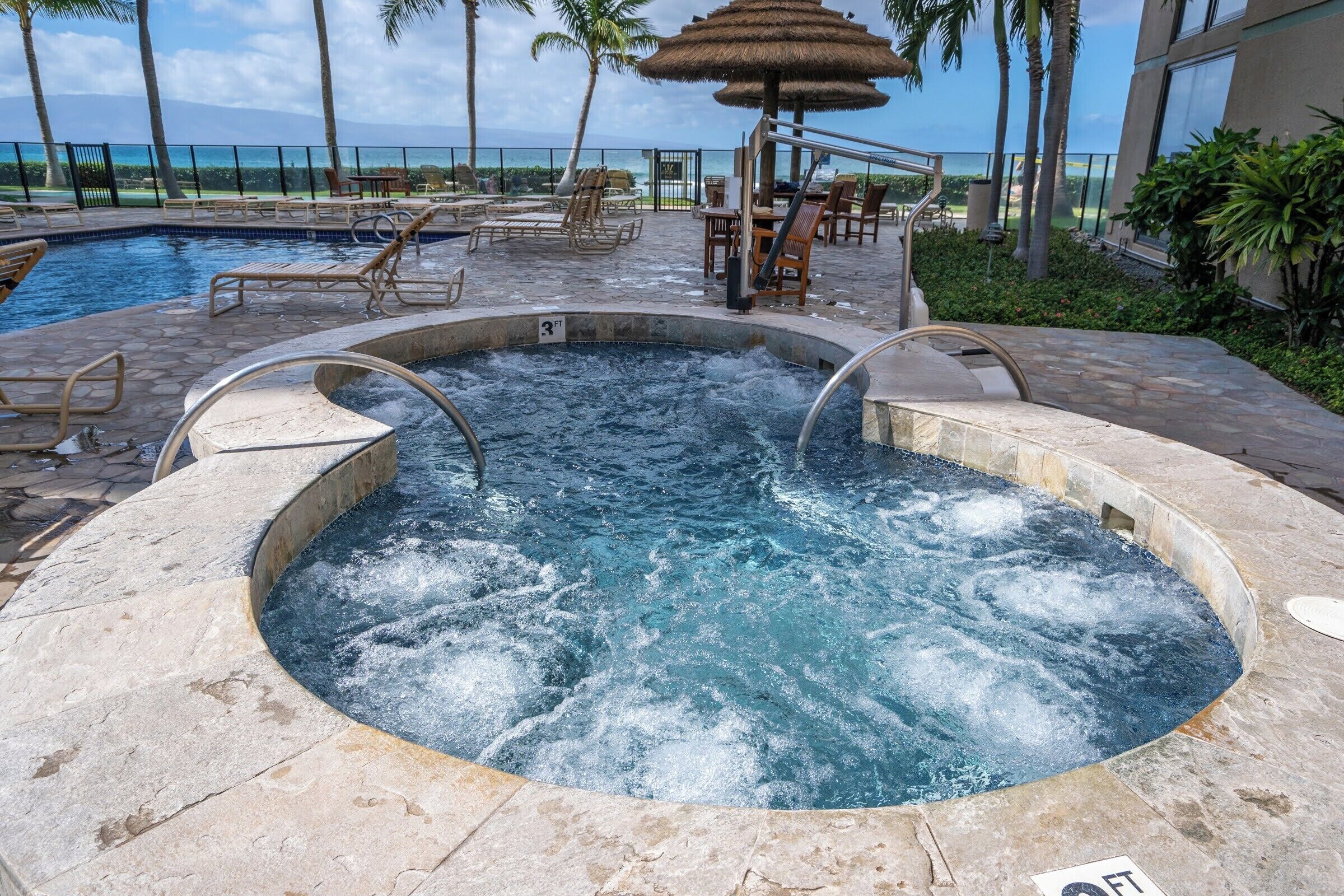 Luxury Studio | Private spa tub
