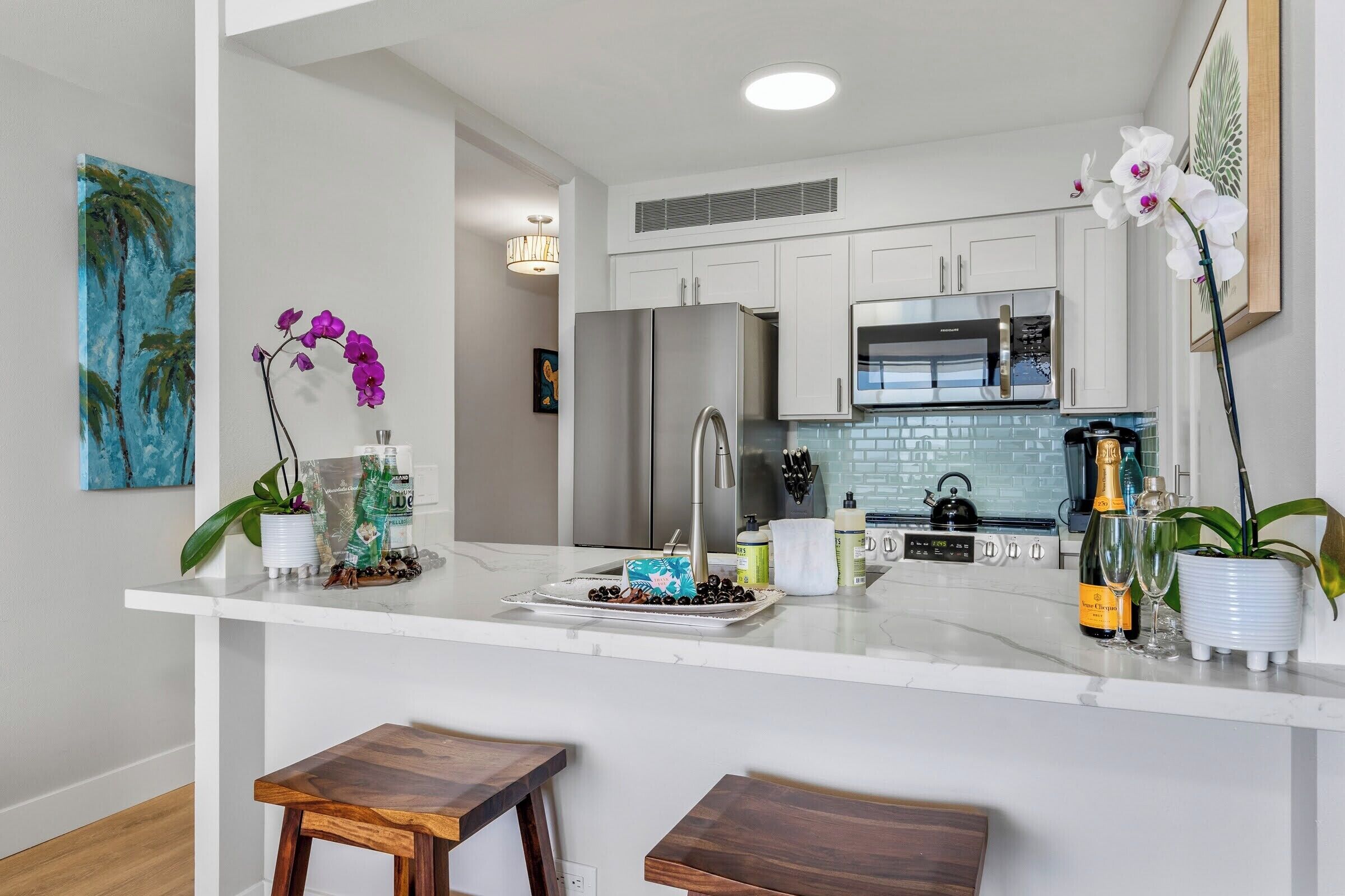 Luxury Studio | Private kitchen | Full-size fridge, microwave, oven, stovetop