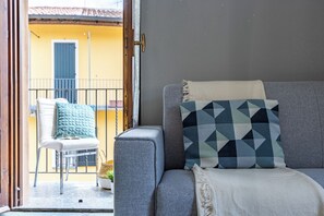 Interior - [SMART FLAT] Apartment whit Private Garage, Free Wi-Fi (Castelletto sopra Ticino)