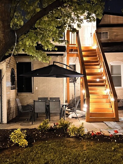 Near Airport & Major Attractions, 5Mi Downtown, Comfy Loft