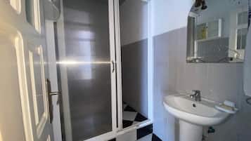 Serviettes fournies, savon, papier toilette