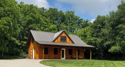Cozy Creek Cabin is on the outskirts of the unique little town of Tarlton
