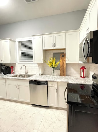 Private kitchen. Family Friendly, Free Parking, WiFi, Spacious, Historically Modern Living