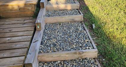 4/3.5 country home 5 minutes from town. Bring your family and enjoy!