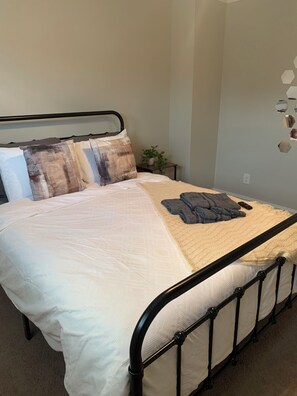 2 habitaciones, tabla de planchar con plancha y wifi gratis 