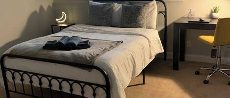 2 habitaciones, tabla de planchar con plancha y wifi gratis