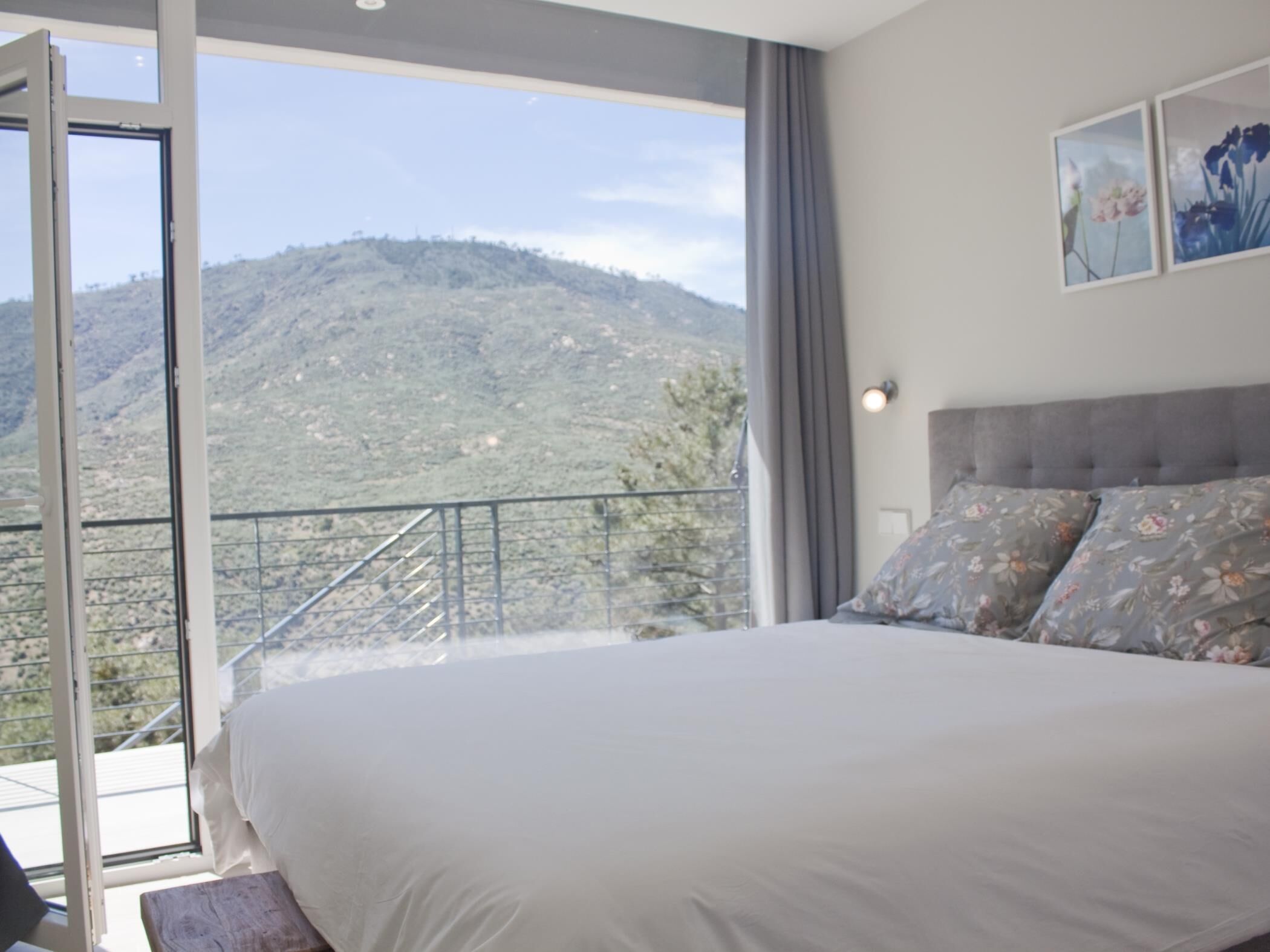 3 bedrooms, iron/ironing board, internet, bed sheets