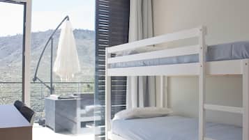 3 bedrooms, iron/ironing board, internet, bed sheets