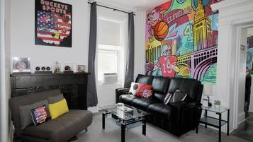 TV connectée, jeux vidéo, baby-foot, table de tennis de table