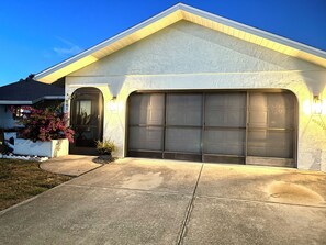 Exterior detail - 2bd-2ba-2ga, heated pool, golf-beach lovers, pet friendly sanctuary. (Rotonda West)