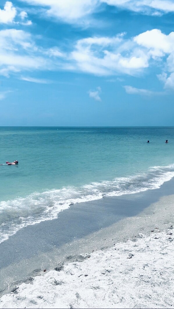 Beach nearby, sun-loungers, beach towels