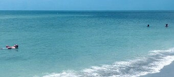 2bd-2ba-2ga, heated pool, golf-beach lovers, pet friendly sanctuary.