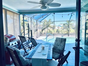 Alberca al aire libre y alberca climatizada