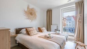 2 bedrooms, iron/ironing board, WiFi, bed sheets