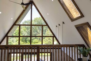 Interior - Emberwood Lodge - Luxury Cabin, Kid Friendly (Catskill)