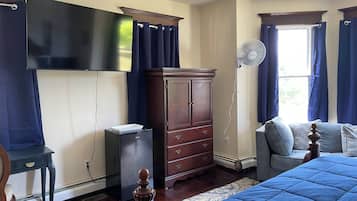 1 habitación, tabla de planchar con plancha, wifi y ropa de cama
