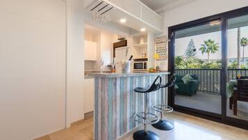 Refrigerador, microondas, parrilla de estufa y lavavajillas