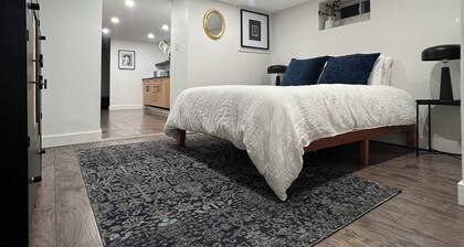 PRIME LOCATION City Suite in heart of Little Italy