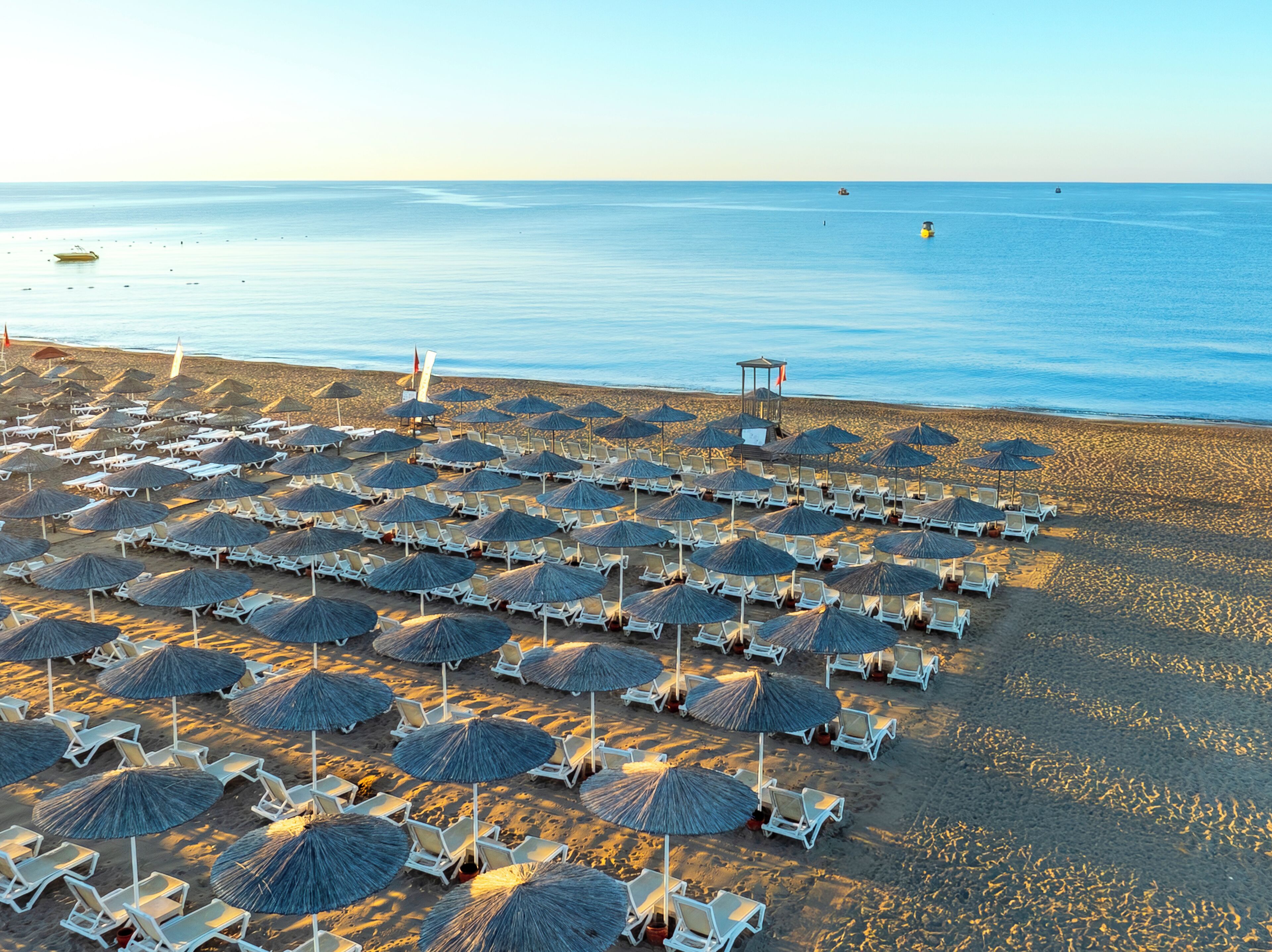 شاطئ خاص، كرة طائرة على الشاطئ