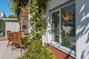 Outdoor dining - Apartment 'Haus Isele' with Mountain View, Terrace and Wi-Fi (Dachsberg)