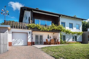 Exterior - Apartment 'Haus Isele' with Mountain View, Terrace and Wi-Fi (Dachsberg)