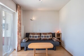 Fernseher, Kamin, Tischtennisplatte