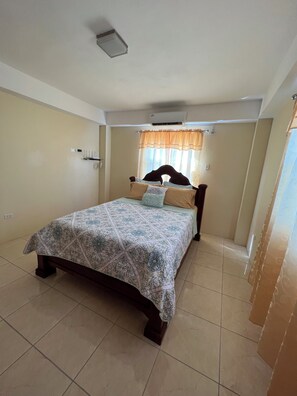 2 dormitoris, planxa i posts de planxar, wifi gratuïta i roba de llit 