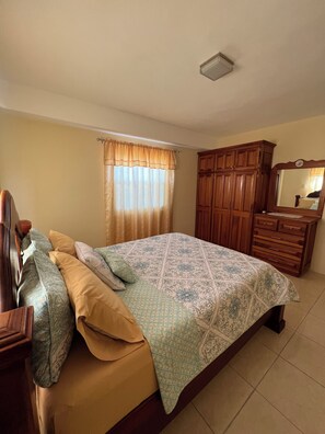 2 habitaciones, tabla de planchar con plancha y wifi gratis 