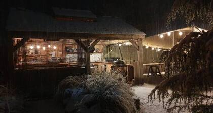 Sutton Coldfield 2-Bed Caravan, Parking & Bar-B-Q