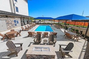 Pool - Holiday Inn Express Kansas City North Parkville (Parkville)