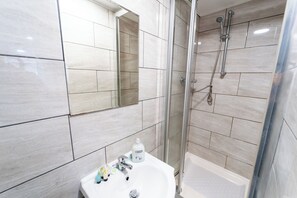 Dutxa, assecador de cabells i tovalloles 