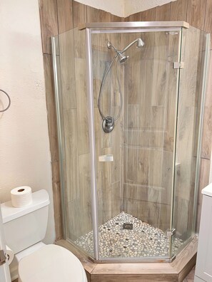 Shower, hair dryer, towels, soap - Near Downtown & Attractions, Airport, Spacious, The Green House Unit B (Louisville)