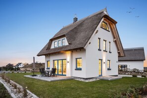 Exterior - Holiday Home 'Ankerplatz' with Sea View, Sauna and gas fireplace (Dranske)