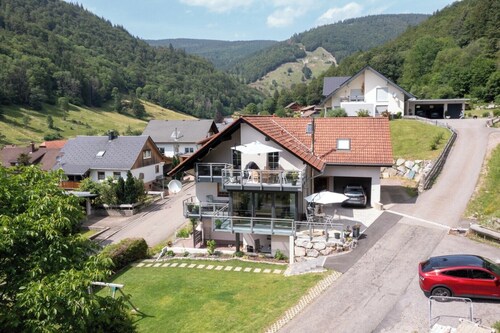 Holiday Apartment "Haus Franziska" with Mountain View, Private Terrace & Wi-Fi