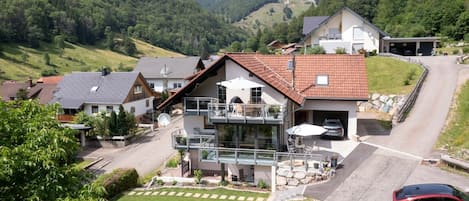 المنشأة من الخارج