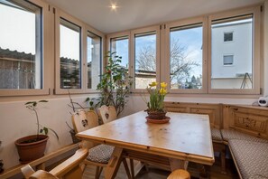 Dining - Apartment 'Ferienwohnung Tannenblick' with Mountain View, Shared Garden and Wi-Fi (Höchst)